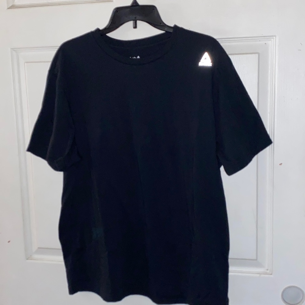 *Lightly Used* Reebok Black T-Shirt Size XL, 60% Cotton 40% Polyester